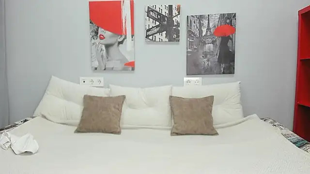 Snapshot of Comely_Camillla chatting on February 15, 3:03 am Comely Camillla online show from February 15, 3:03 am