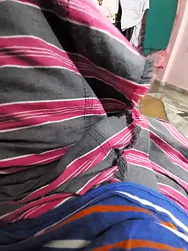 Snapshot of Yth24 chatting on November 30, 3:21 am Yth24 online show from November 30, 3:21 am