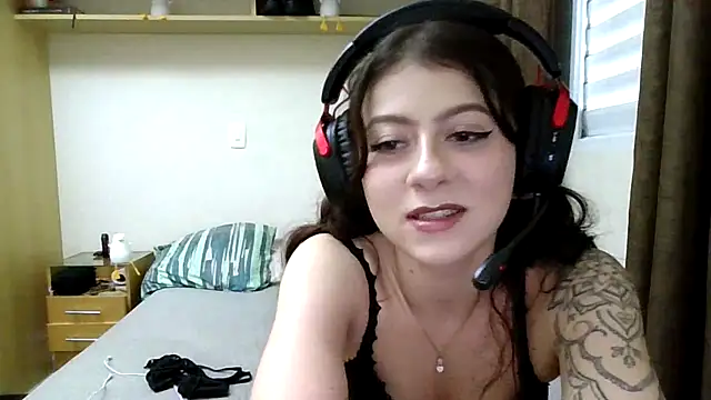 GabriellaManhas online show from March 8, 2:54 pm