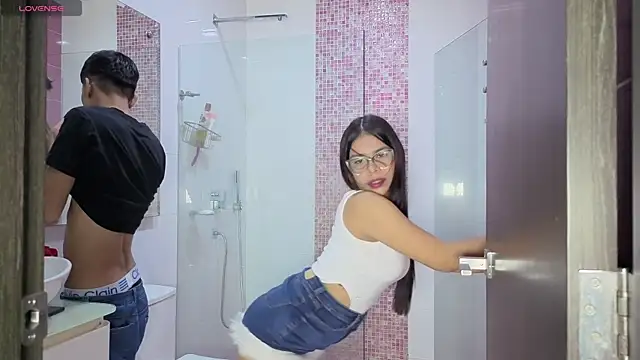 Snapshot of Katrina_hot1 chatting on December 15, 12:59 am Katrina hot1 online show from December 15, 12:59 am