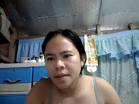 Snapshot of xxdreamgirl69 chatting on June 17, 10:43 pm xxdreamgirl69 online show from June 17, 10:43 pm
