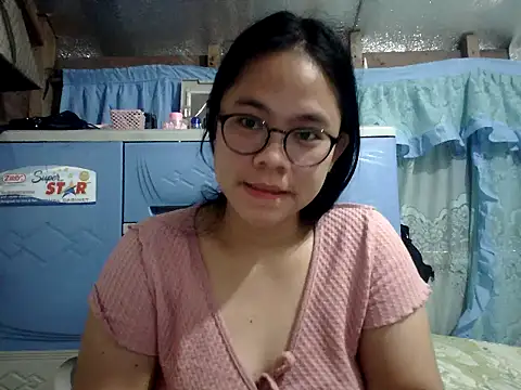 Snapshot of xxdreamgirl69 chatting on June 19, 11:08 pm xxdreamgirl69 online show from June 19, 11:08 pm