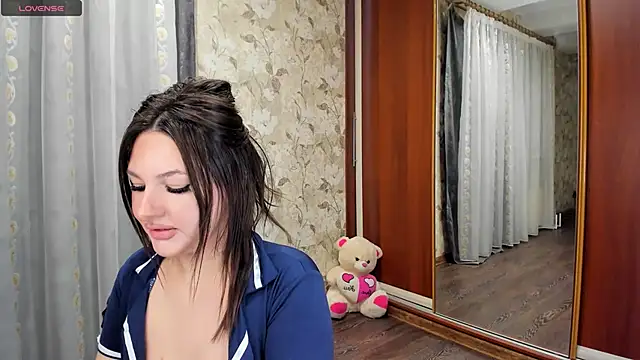 Snapshot of emmaledysss chatting on November 29, 4:43 pm emmaledysss online show from November 29, 4:43 pm