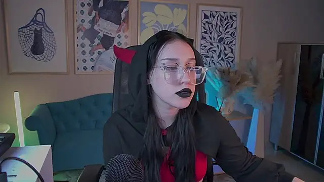 Snapshot of VivianMalone chatting on December 3, 3:10 pm VivianMalone online show from December 3, 3:10 pm