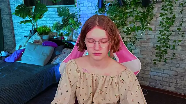 Mia Mooore online show from February 24, 1:09 pm