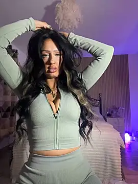 Lolaxox  online show from January 9, 6:10 pm