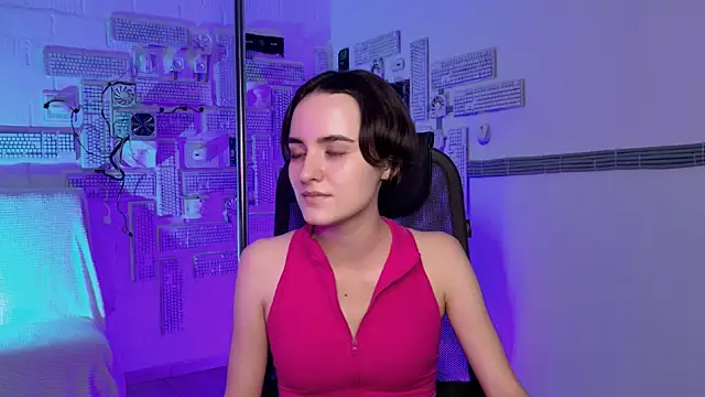 KateWillows online show from November 30, 8:18 am