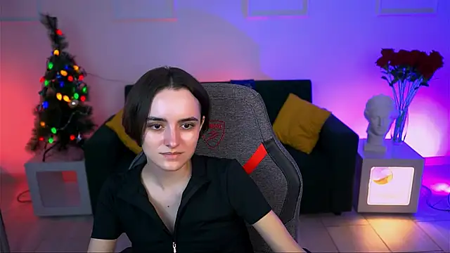 KateWillows online show from December 14, 4:23 pm