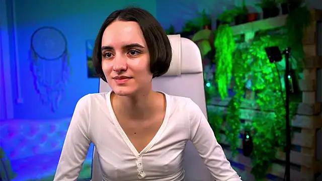 KateWillows online show from March 2, 4:25 am