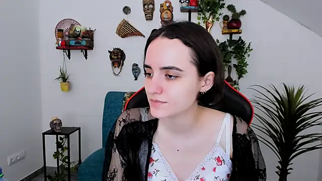 KateWillows online show from March 12, 4:51 am