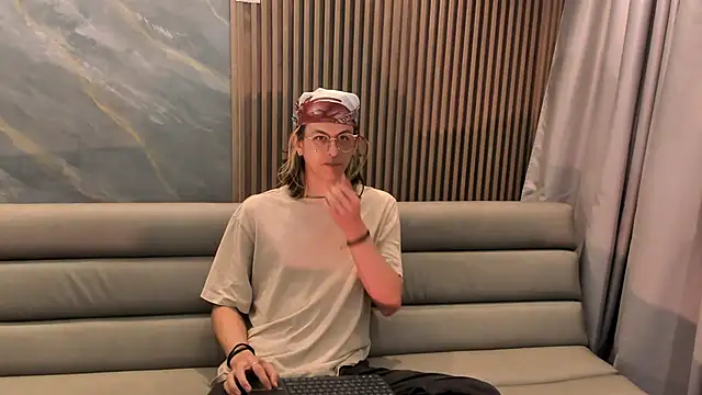 Snapshot of Lior_Evan chatting on December 1, 11:37 am Lior Evan online show from December 1, 11:37 am