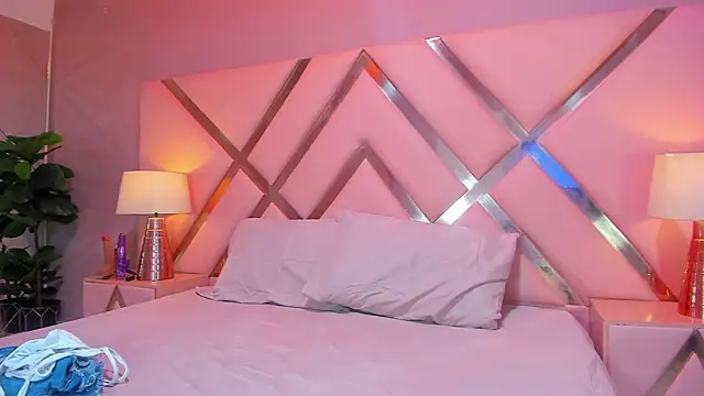 ViolettaLane online show from December 2, 11:59 am