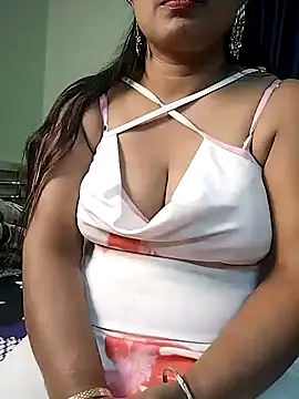 Snapshot of Naughty_jully chatting on December 4, 5:32 pm Naughty jully online show from December 4, 5:32 pm