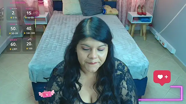 Natasha Saenz   online show from December 3, 1:31 pm