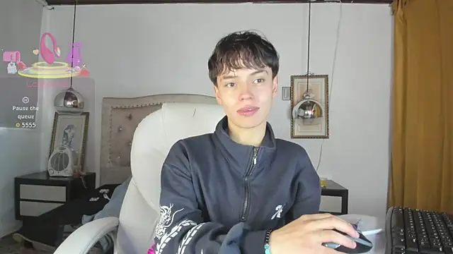 Brenda Tina online show from December 22, 8:39 pm