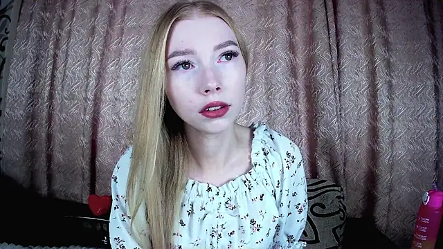 Snapshot of Rysella chatting on December 15, 10:30 am Rysella online show from December 15, 10:30 am