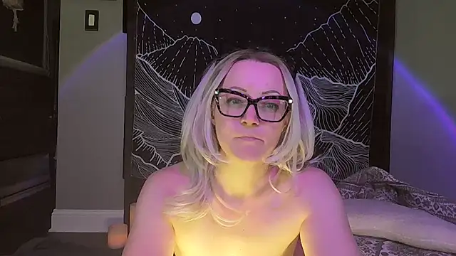 Snapshot of only_one_onyx chatting on November 29, 3:20 am only one onyx online show from November 29, 3:20 am