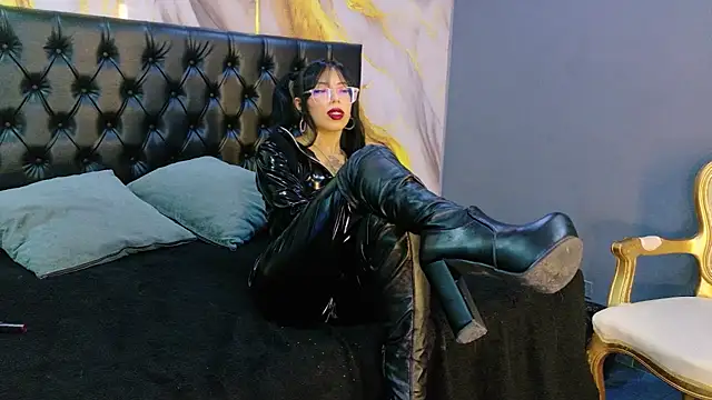 MilaDeRoux online show from April 1, 2:45 am