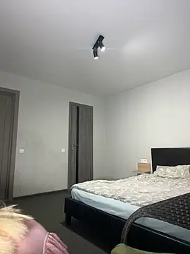 s4rah online show from February 13, 7:37 am