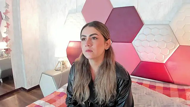 Snapshot of AriaRous chatting on February 9, 8:13 pm AriaRous online show from February 9, 8:13 pm