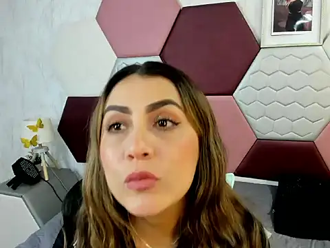 AriaRous online show from May 5, 3:42 pm