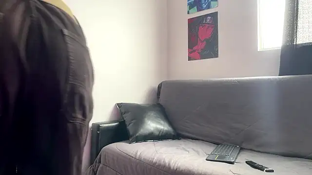 liorvante online show from February 15, 1:31 pm