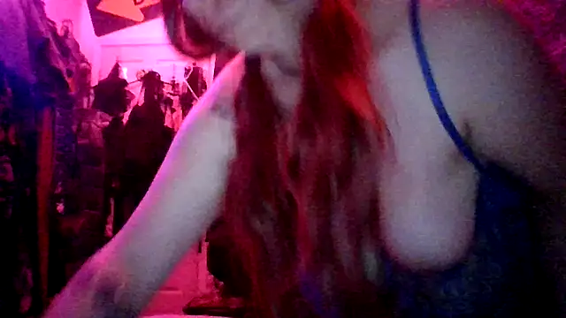 spunfoxxx online show from December 18, 7:42 pm