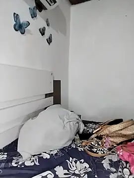 Snapshot of Emely_kis_ chatting on December 4, 3:32 pm Emely kis online show from December 4, 3:32 pm