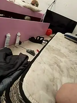 Snapshot of Cuchurus1216 chatting on February 21, 3:24 pm Cuchurus1216 online show from February 21, 3:24 pm