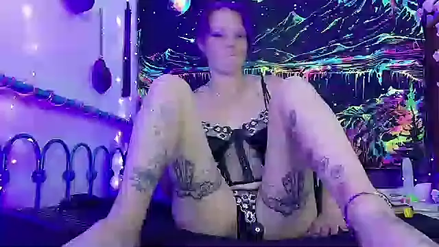Snapshot of Freckleangel69 chatting on June 18, 1:17 am Freckleangel69 online show from June 18, 1:17 am