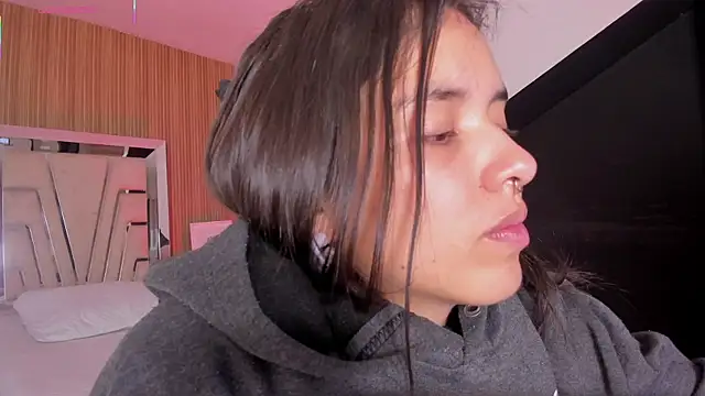 Cherrybombs  online show from April 16, 5:08 am