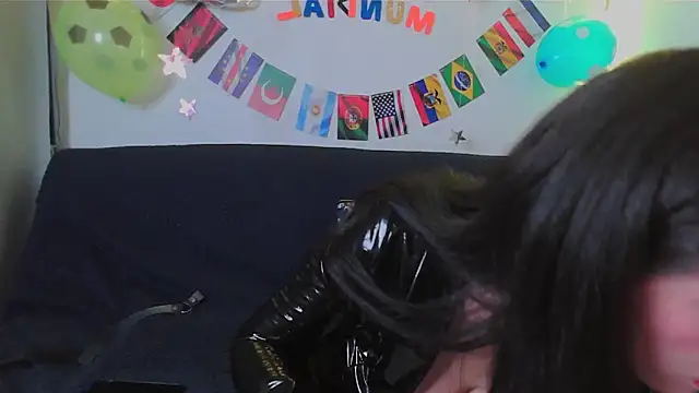 Snapshot of Erzsi-Moon chatting on June 17, 3:13 pm Erzsi-Moon online show from June 17, 3:13 pm