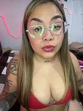 Lindalatina2001 online show from May 7, 2:06 am