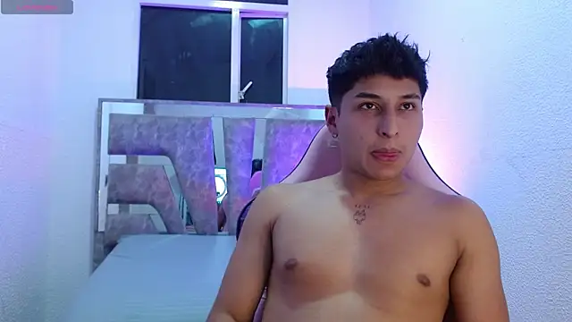 Snapshot of Nickyyho chatting on December 1, 3:00 am Nickyyho online show from December 1, 3:00 am