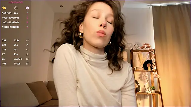 LachelleFrommer online show from April 17, 5:43 am