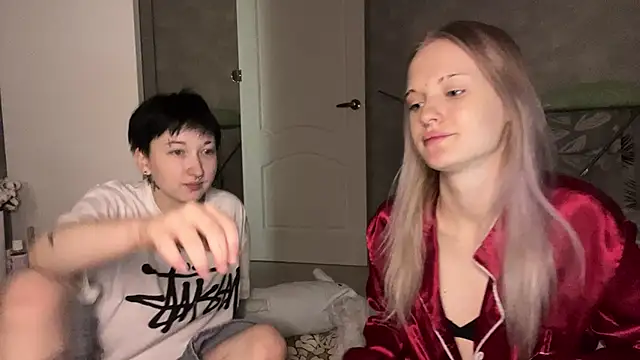 Snapshot of CelenFomes chatting on January 10, 9:00 am CelenFomes online show from January 10, 9:00 am