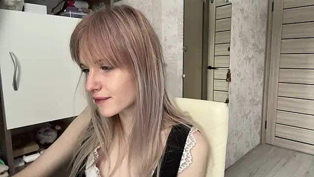 Snapshot of CelenFomes chatting on February 5, 7:35 am CelenFomes online show from February 5, 7:35 am