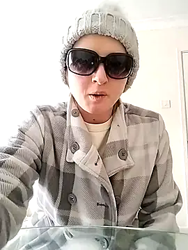 Amy01112 online show from April 20, 2:20 pm