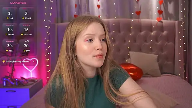 Snapshot of LilianHoward chatting on February 12, 1:28 pm LilianHoward online show from February 12, 1:28 pm