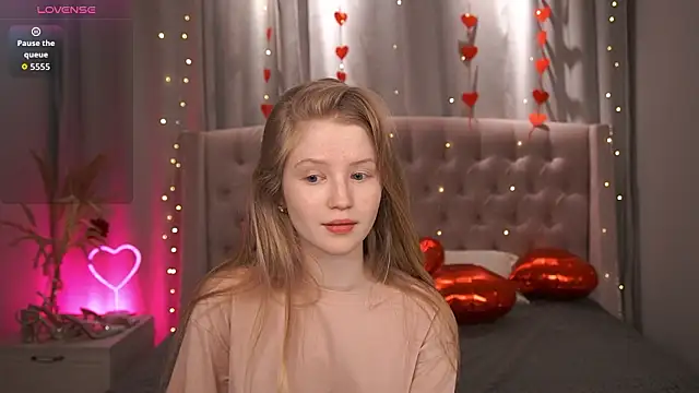 Snapshot of LilianHoward chatting on February 13, 12:34 pm LilianHoward online show from February 13, 12:34 pm