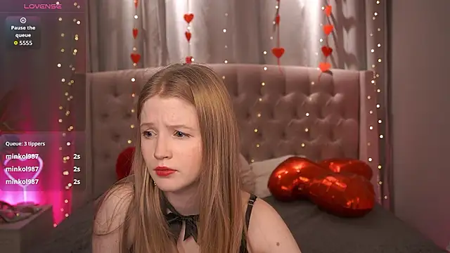 Snapshot of LilianHoward chatting on February 14, 12:35 pm LilianHoward online show from February 14, 12:35 pm