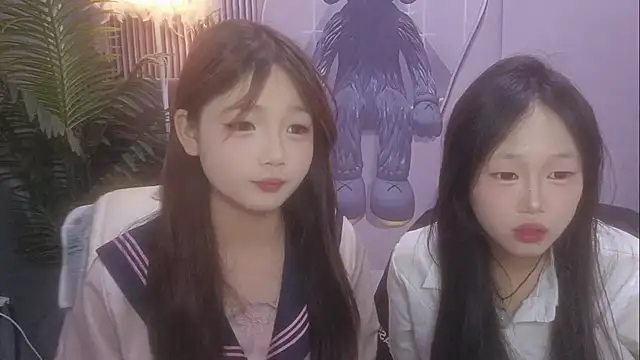 Snapshot of AA-HH-AA chatting on December 1, 2:00 pm AA-HH-AA online show from December 1, 2:00 pm