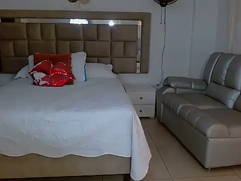 Samathahottxxxx online show from January 10, 6:20 pm