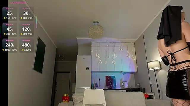 yoursecretloveee online show from February 8, 1:25 pm