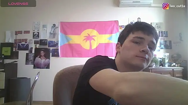 Snapshot of leo_cutie chatting on March 19, 7:56 am leo cutie online show from March 19, 7:56 am