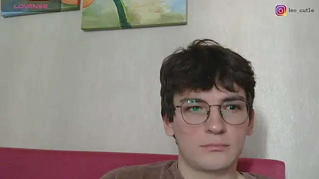 Snapshot of leo_cutie chatting on May 16, 6:21 am leo cutie online show from May 16, 6:21 am
