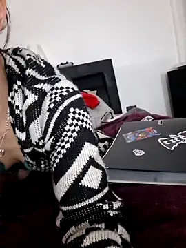 Snapshot of RedTeufelGirl chatting on February 4, 6:14 pm RedTeufelGirl online show from February 4, 6:14 pm