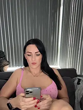 BritishBlueRose online show from April 18, 11:47 am