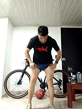 Yucasaurio online show from December 1, 10:59 pm