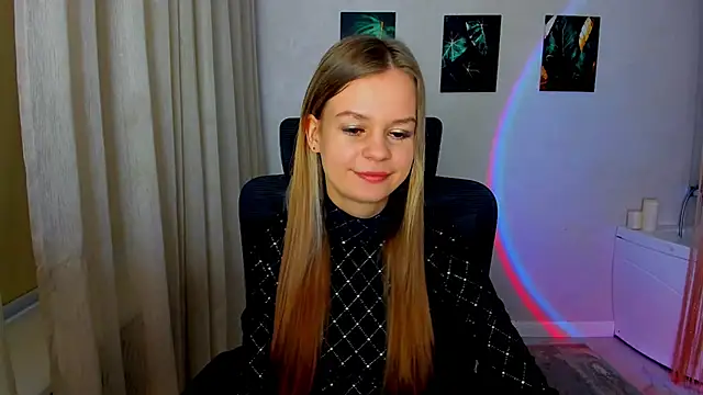 Snapshot of MidnighteAura chatting on March 20, 3:33 am MidnighteAura online show from March 20, 3:33 am